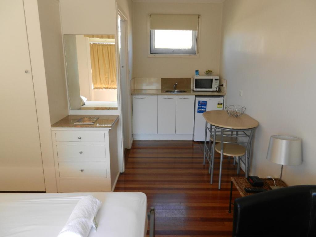 Golden Shores Motel Bilinga Chambre photo
