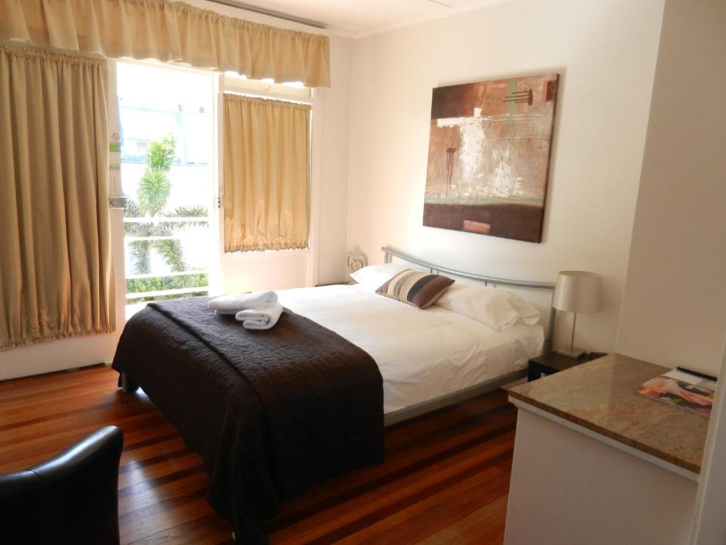 Golden Shores Motel Bilinga Extérieur photo